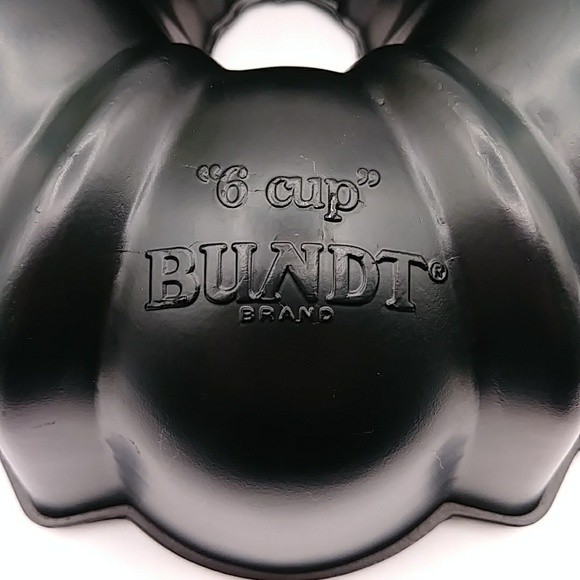 Nordic Ware- The Bundt Pan. 6 cups - Picture 3 of 6